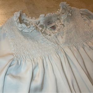 White cream hobo lace long sleeve blouse